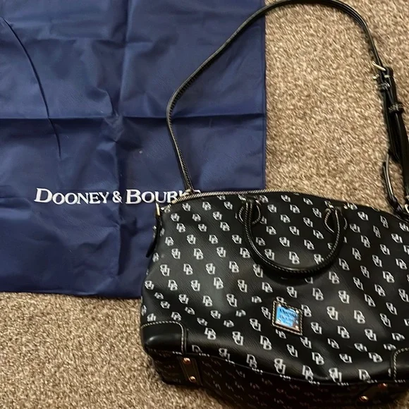 Dooney & Bourke dome Leather shoulder purse with crops body strap - Picture 1 of 9